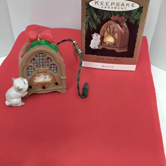 1993 Hallmark keepsake radio News Flash Christmas ornament - Picture 5 of 8
